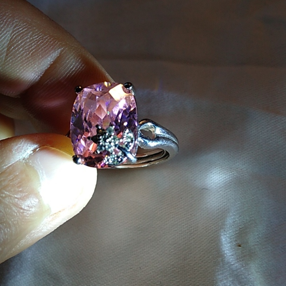 Pink sparkly ring with flower detail (8-9, adjustable) - Picture 3 of 6